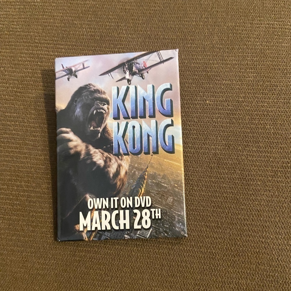 Vintage Pin Back Button Walmart Promotional King Kong movie 90s